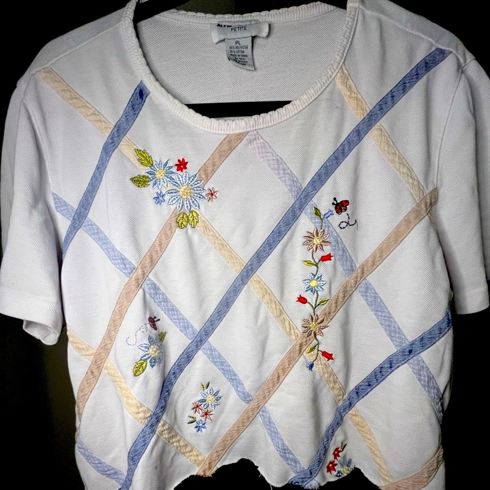 Vintage Alfred Dunner Cropped Embroidered shirt